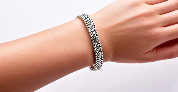 Bracelet rose : l'élégance artisanale en argent 925
