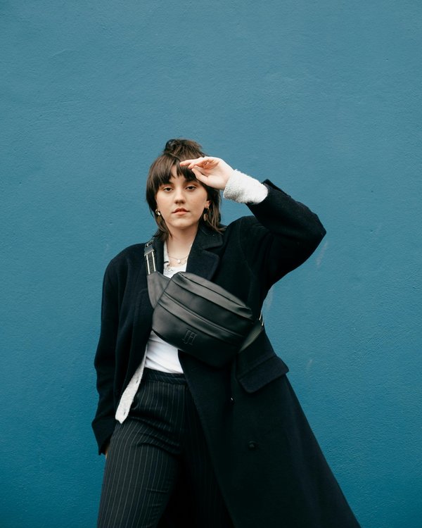 Le sac banane femme : l'accessoire pratique à adopter